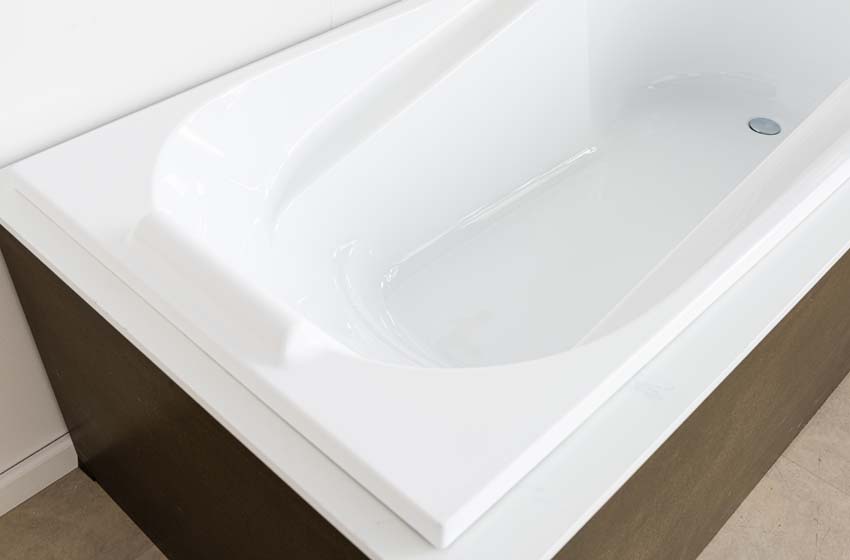 Baignoire encastrable Cora blanc brillant ergonomique 180x80cm + set de pieds réglables