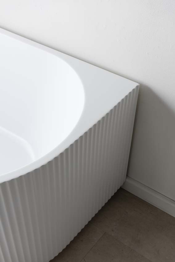 Baignoire semi-îlot Chase blanc mat nervuré 170x80cm