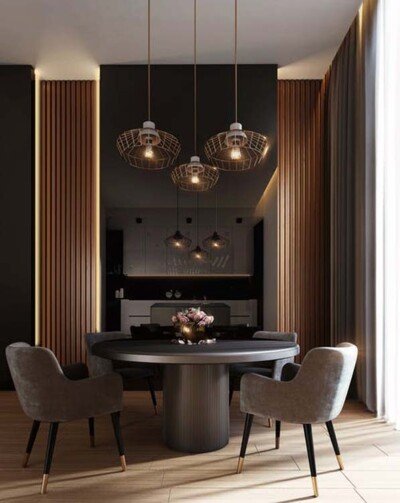 Gouden hanglampen boven eettafel